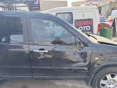 Honda CRV 2005 sağ ön kapı siyah