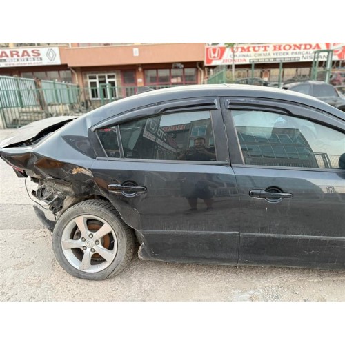 Mazda 3 2005 sağ arka kapı