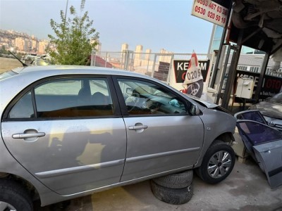 Toyota Corolla 2005 sağ ön kapı
