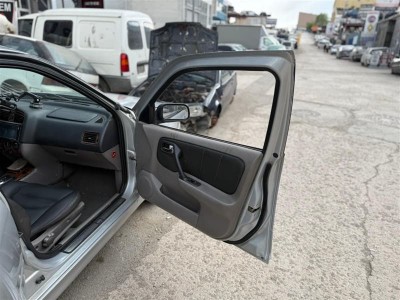Nissan Primera 2001 sağ cam açma düğmesi