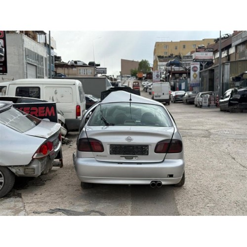 Nissan Primera 2001 arka bagaj kapağı
