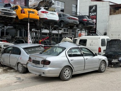Nissan Primera 2001 sağ arka çamurluk