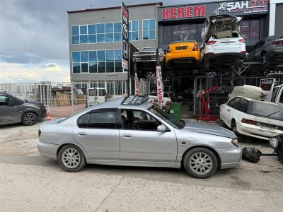 Nissan Primera 2001 sağ arka kapı