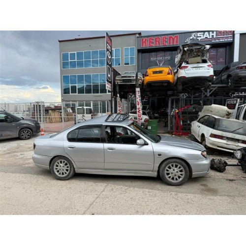 Nissan Primera 2001 sağ arka kapı