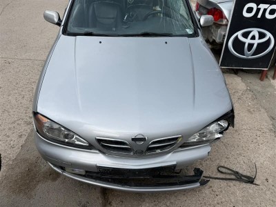 Nissan Primera 2001 kaput
