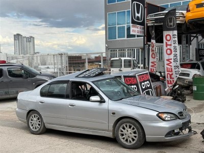 Nissan Primera 2001 sağ ön çamurluk
