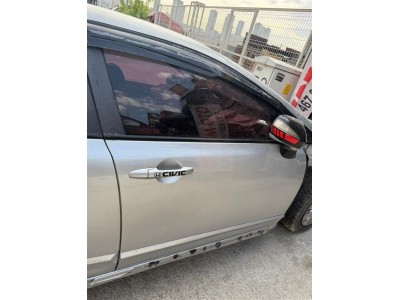 Honda Civic 2008 sağ ön kapı