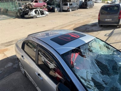 Honda Civic 2008 sunroof camı