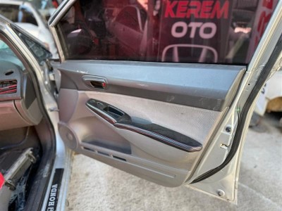Honda Civic 2008 cam açma düğmesi
