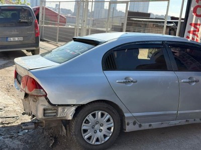 Honda Civic 2008 sağ arka çamurluk