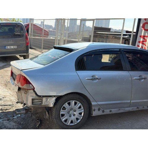 Honda Civic 2008 sağ arka çamurluk
