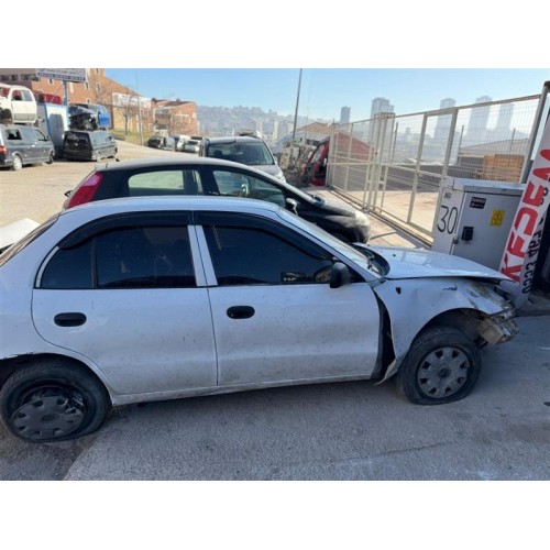 Hyundai Accent 1996 sağ arka kapı beyaz