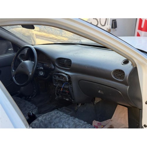 Hyundai Accent 1996 göğüs