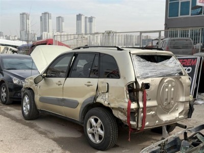 Toyota Rav-4 2005 sol arka kelebek camı