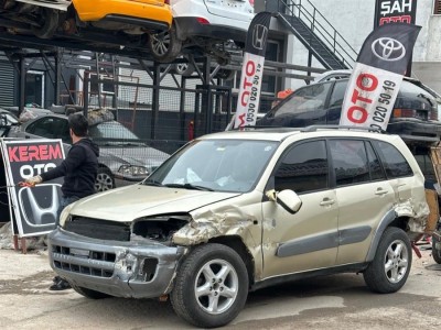 Toyota Rav-4 2005 kaput