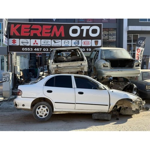Hyundai Accent Yumurta Kasa 1998 sağ arka kapı beyaz
