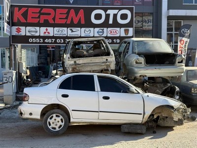 Hyundai Accent Yumurta Kasa 1998 sağ arka çamurluk beyaz