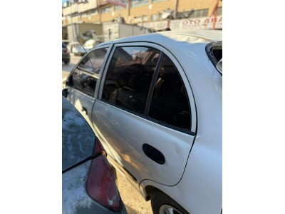 Hyundai Accent Yumurta Kasa 1998 sol arka kapı beyaz