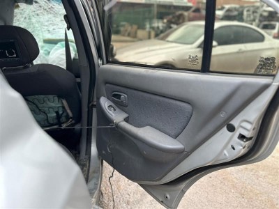 Hyundai Elantra 2006 kapı döşemesi
