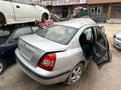 Hyundai Elantra 2006 arka cam