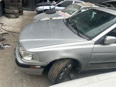 Volvo S40 2001 sol ön çamurluk
