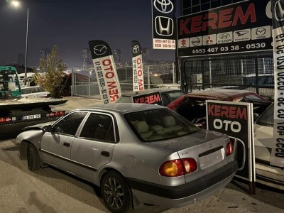 Toyota Corolla 2001 sol arka çamurluk