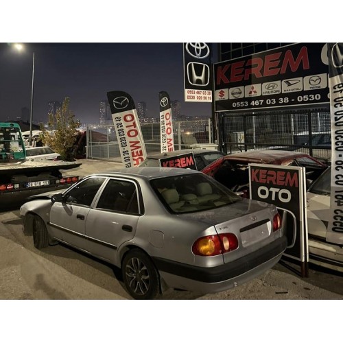 Toyota Corolla 2001 sol arka çamurluk