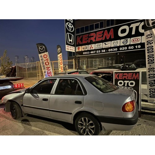 Toyota Corolla 2001 depo kapağı
