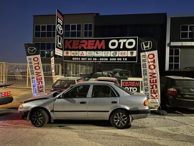 Toyota Corolla 2001 sol arka kapı