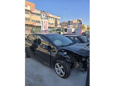 Toyota Auris 2012 sağ ön kapı