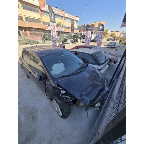 Toyota Auris 2012 kaput