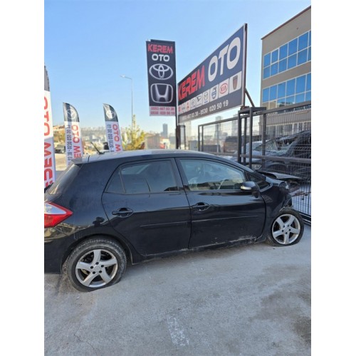 Toyota Auris 2012 sağ arka kapı