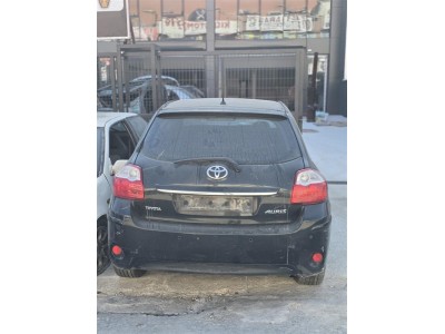 Toyota Auris 2012 bagaj kapağı