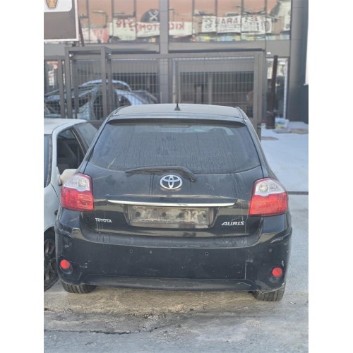 Toyota Auris 2012 bagaj kapağı