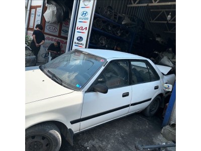 Toyota Corona 1992 sol arka kapı beyaz