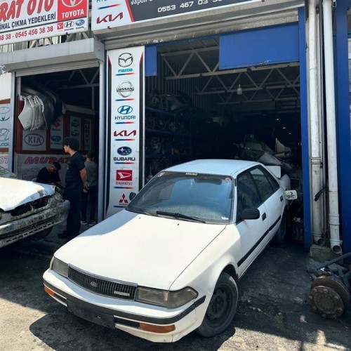 Toyota Corona 1992 sol ön çamurluk