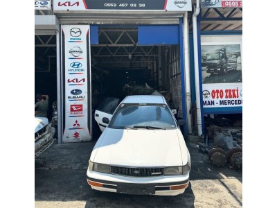 Toyota Corona 1992 kaput beyaz