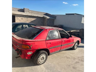 Mazda 323 1993 sağ arka kapı kırmızı