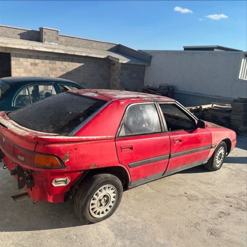 Mazda 323 1993 sağ arka kapı kırmızı