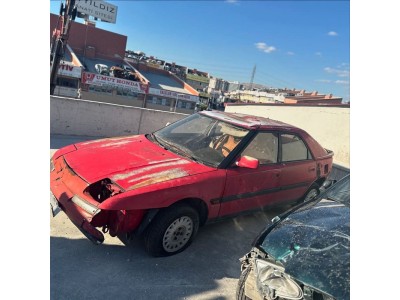 Mazda 323 1993 sol arka kapı kırmızı