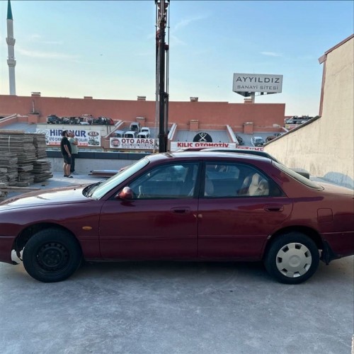 Mazda 626 1996 sol arka kapı kırmızı
