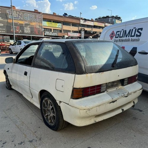 Suzuki Swift 1992 sol arka stop camı