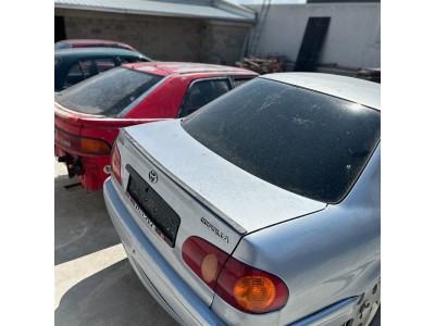 Toyota Corolla 1999 sağ arka stop camı