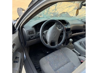 Toyota Corolla 1999 cam açma düğmesi