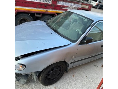 Toyota corolla 1.6 2001 sol ön çamurluk