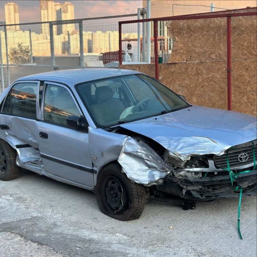 Toyota corolla 1.6 2001 sağ ön kapı