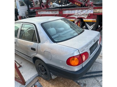 Toyota corolla 1.6 2001 sol arka çamurluk