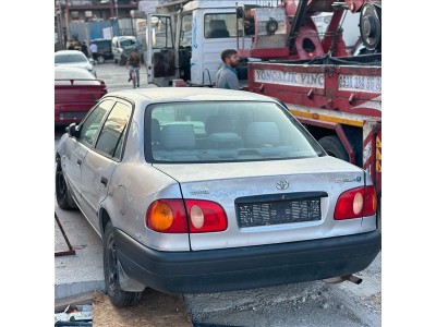 Toyota corolla 1.6 2001 sol arka kapı