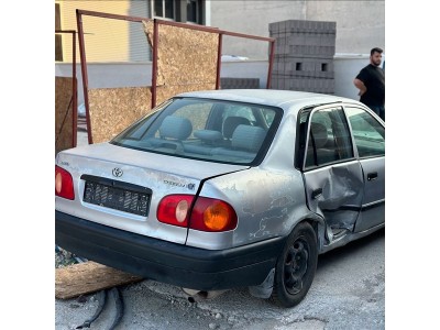 Toyota corolla 1.6 2001 sağ arka stop camı