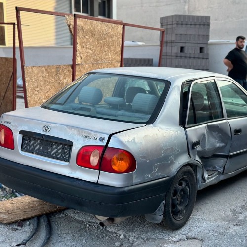 Toyota corolla 1.6 2001 sağ arka stop camı